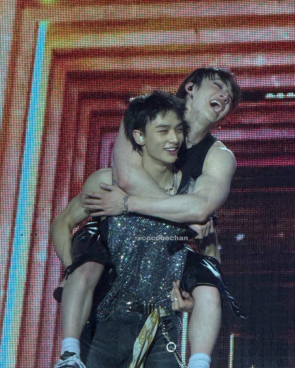 skzluna8's tweet photo. considering how romantic hyunjin is and how babygirl coded chan is, this was beyond any fic out there. i'm so emotional look at their smiles https://t.co/p6hNJOR7eE