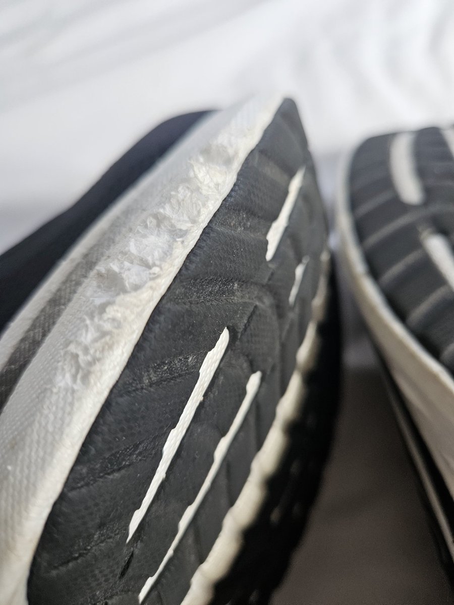 AmatoNathan's tweet photo. Worn these Saucony Ride 18 3 times.... not happy!!!@SauconyOrigs https://t.co/c7pW3ubdxV