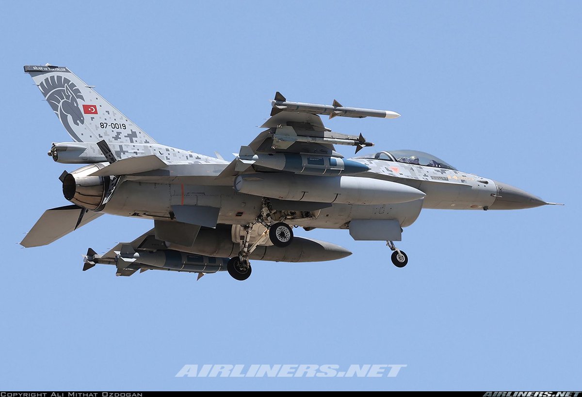 ÖZGÜR Modernizasyonunun ilk uçağı: 87-0019 Konya semalarında.

Modernizasyon kapsamında F-16 Blok-30 ÖZGÜR-2 teslimatlarının 2025-2027 yılları arasında; F-16 BLOK-40/50 ÖZGÜR-2 Projesi kapsamındaki teslimatların ise 2028-2030 yılları arasında tamamlanması hedefleniyor.

Fotoğraf: