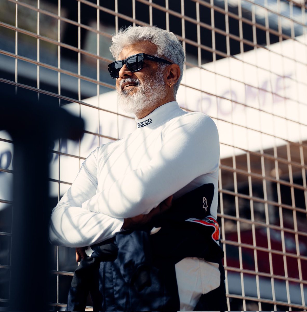 samooganidhi's tweet image. பேசாம அப்போவே இவரு fan ah இருந்திருந்தா இந்நேரம் கெத்தா சுத்திட்டு இருந்திருப்பேன்😒

அப்போவே சொன்னானுங்க விஜய் ஒரு சுயநலவாதினின்னு... கேடேன்னா..🥲🚶🚶