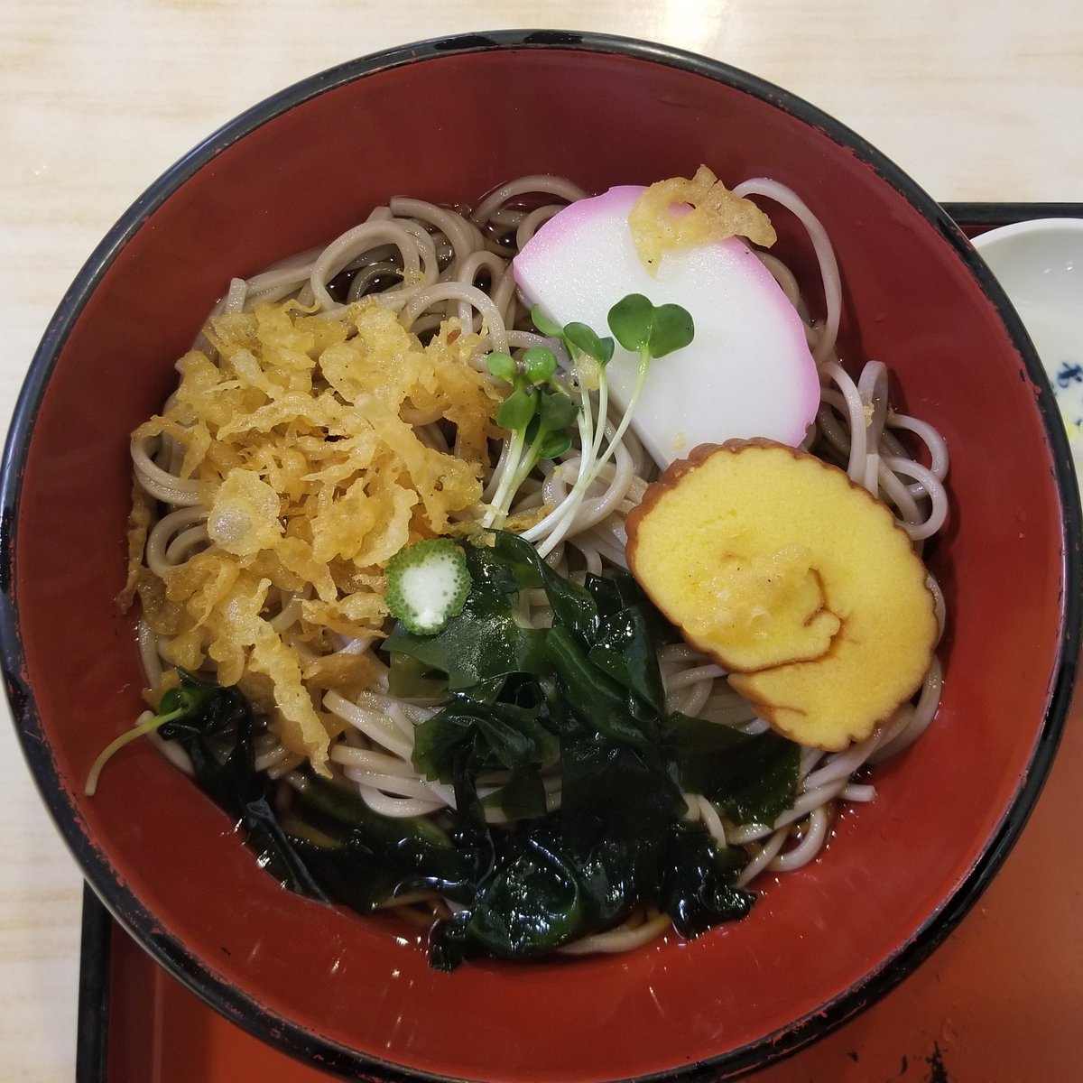 昨日のお昼は千葉の外房、勝浦駅近くの｢藤屋そば店｣へ。

駅から徒歩数分の場所にあり種類豊富です。
頼んだのは、冷やしのたぬき蕎麦。
自家製麺だそうです。
おいしかったです。

※勝浦意外と暑い。