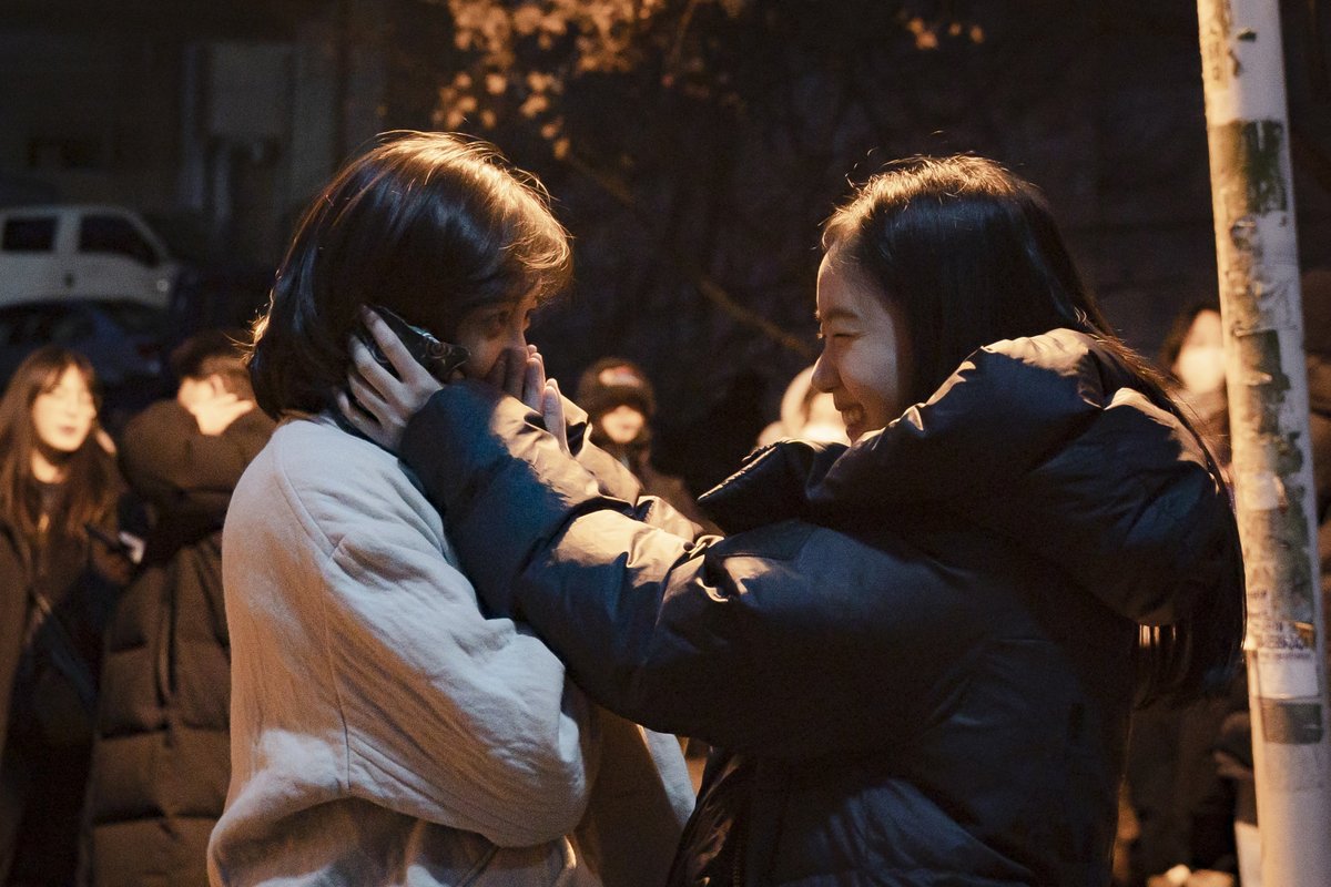 NetflixKR's tweet photo. 누가 널 끝내 받아주겠니
ㄴ저요

가을엔 전어와 은중과 상연이 제철 🍂 https://t.co/VTVj2vtATk
