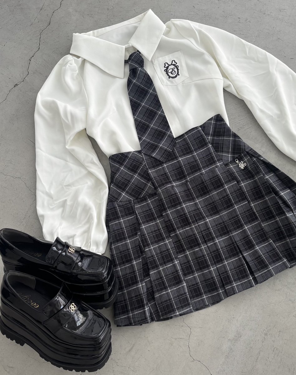 ✴︎🖤━━Newarrival━━🖤✴︎:*｡ . evelynからスクールガールライク