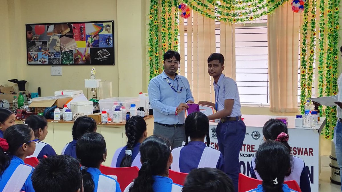 ncsmgoi's tweet image. The 37th Anniversary Celebration! 🎉

@RSCBhubaneswar, a unit of @ncsmgoi, @MinOfCultureGoI unveiled a thrilling new Science Demonstration Lecture, ‘Enchanting Chemistry’, where fun-filled experiments turned science into pure magic! 🏆🎓

Glimpses-📸

#ScienceIsFun #Chemistry