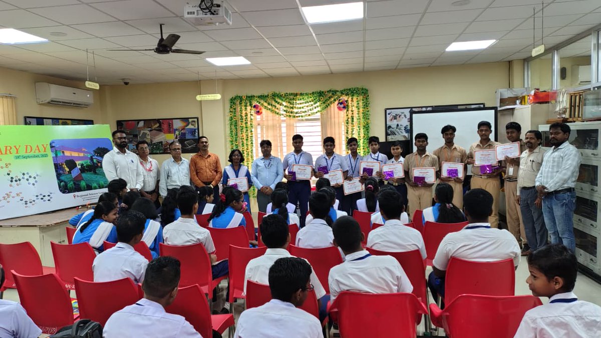 ncsmgoi's tweet image. The 37th Anniversary Celebration! 🎉

@RSCBhubaneswar, a unit of @ncsmgoi, @MinOfCultureGoI unveiled a thrilling new Science Demonstration Lecture, ‘Enchanting Chemistry’, where fun-filled experiments turned science into pure magic! 🏆🎓

Glimpses-📸

#ScienceIsFun #Chemistry