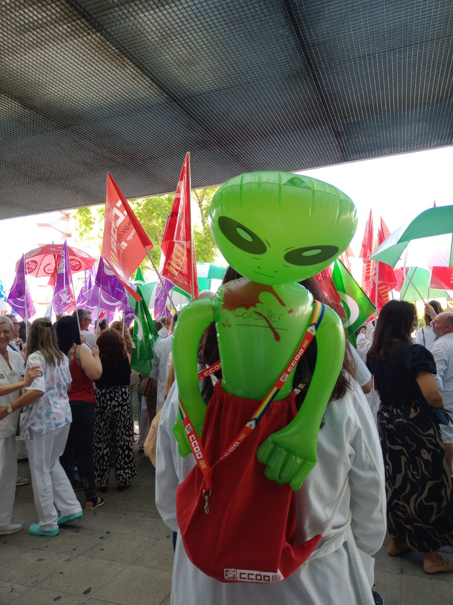 📣Nos concentramos hoy porque el Ministerio de Sanidad quiere aprobar un Estatuto Marco que no contempla todas las medidas necesarias para mejorar las condiciones de trabajo  y el funcionamiento del SNS
<a href="/Sanitat_CCOOPV/">FSS CCOOPV</a>
#EstatutoParaTodas