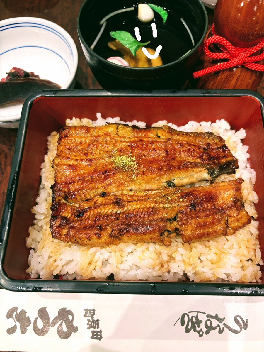 ふわわーん

汗をかいたら、
体の内の血液が薄まるので〜
しょっぱいものと一緒に
お水とってね☘️

じゃないと、きゅうにバタンと体調悪くなっちゃうこともあるから✨

とにかく気をつけて⭐️

肝吸いの妖精より🧚‍♀️

#奴鰻　#浅草鰻やっこ  #歴史あるお店