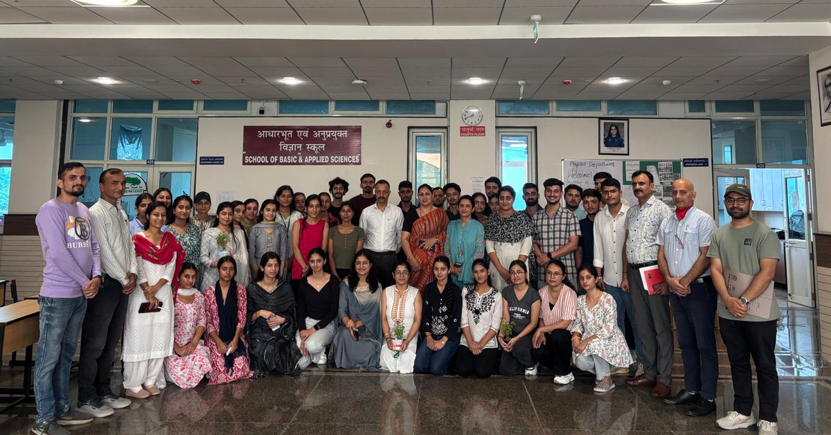 HptuVC's tweet photo. HPTU में पर्यावरण विभाग की ओर से विश्व ओज़ोन परत संरक्षण दिवस मनाया गया। इस वर्ष का विषय "विज्ञान से वैश्विक कार्रवाई" रहा। कार्यक्रम में तकनीकी विवि के अधिष्ठाता शैक्षणिक डॉ राजेश शर्मा ने बतौर मुख्यातिथि शिरकत की। उन्होंने विजेता प्रतिभागियों को सम्मानित किया। https://t.co/LI3UNtbErc