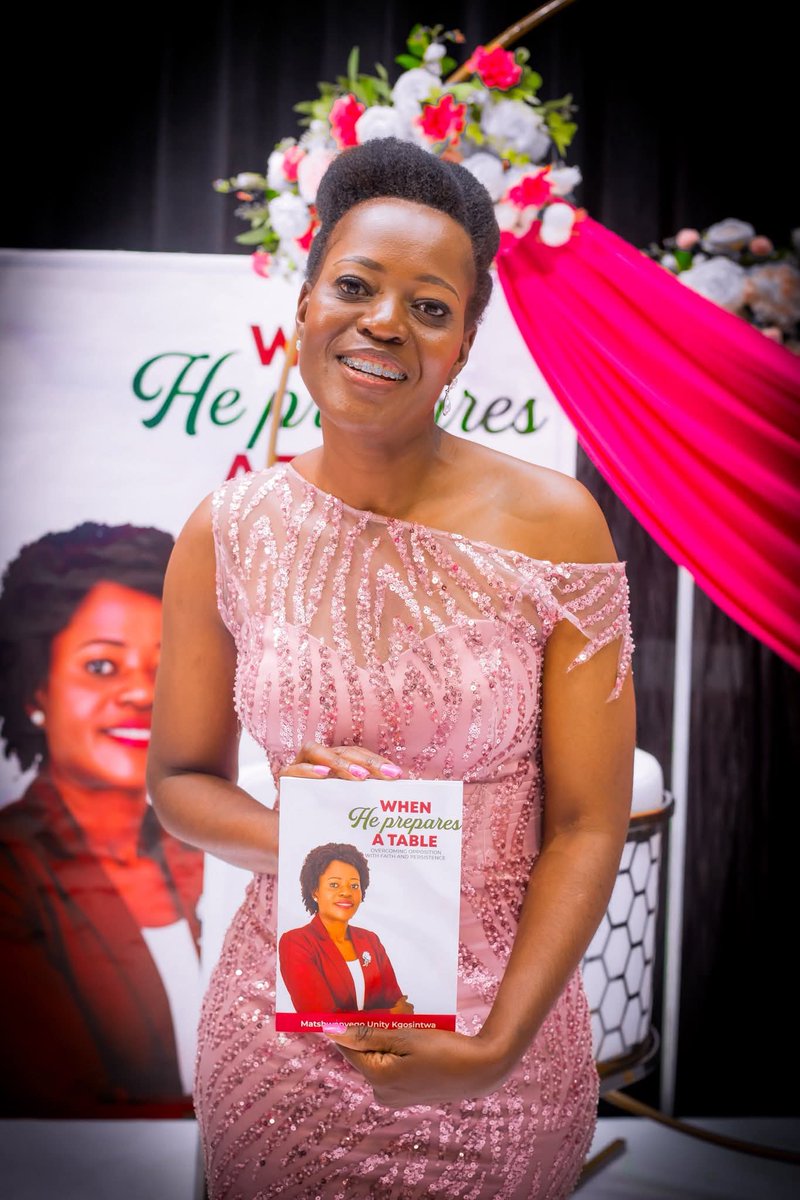 hennymaps's tweet image. 📻📚 #InterviewAlert || Tune into RB1 today (Tue 16th Sept 2025) at 1630hrs as Unity Kgosintwa talks about WHEN HE PREPARES A TABLE. 

+267 76215480 to buy the book.

+267 74 697 216 for media placement, book reviews, social media marketing &amp;amp; management, brand amplification. 📚📻