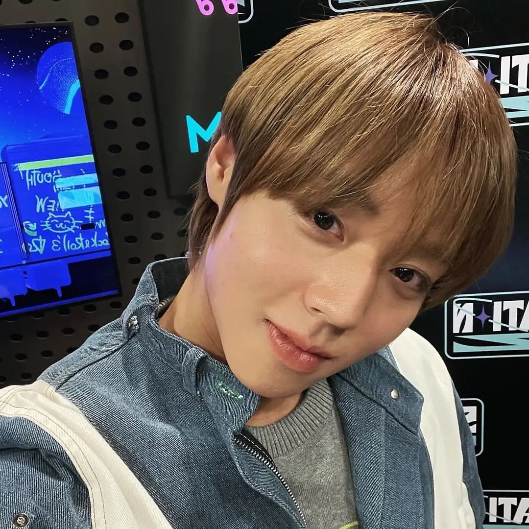 Lowkey looks like this mf oh these tws