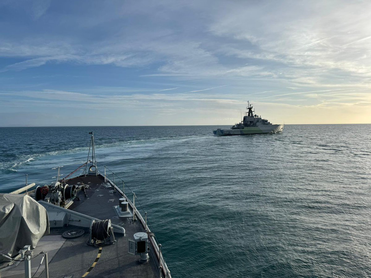 HMSCattistock's tweet photo. Great to work with our colleagues from @OverseasPatrol and @hmssevern. Coordinated departures involve ships operating in close proximity using tactical signals to manoeuvre. Requires precision planning and execution 👌🏻

#smallshipsbigimpact  #sailors https://t.co/8oOX1dijiE