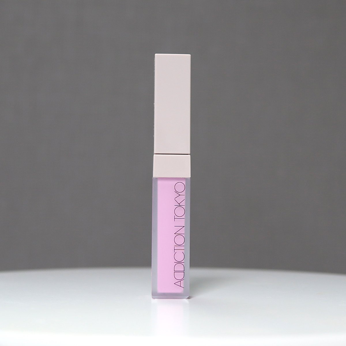 さらさらすべすべに仕上がるADDICTIONのザリキッドブラッシュフォギー。ファンデがよれたりむらにもならず、すうっと溶け込んでいく扱いやすさに驚いた。リキッドチークって難しいよなって人、ぜひ一度試してもらいたい。01 ピロードリームは可愛らしいベビーピンクでイノセントな雰囲気に🩰🤍[gift]