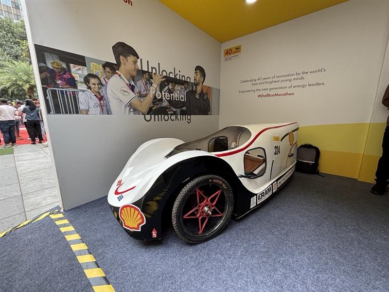 Presenting LUNARIS—only at #ChangemakersofTomorrow2025. Designed by students from the College of Engineering Trivandrum, Kerala, this bio-composite marvel draws inspiration from the manta ray for its aerodynamic form. 
The possibilities are endless. 

#ShellIndia