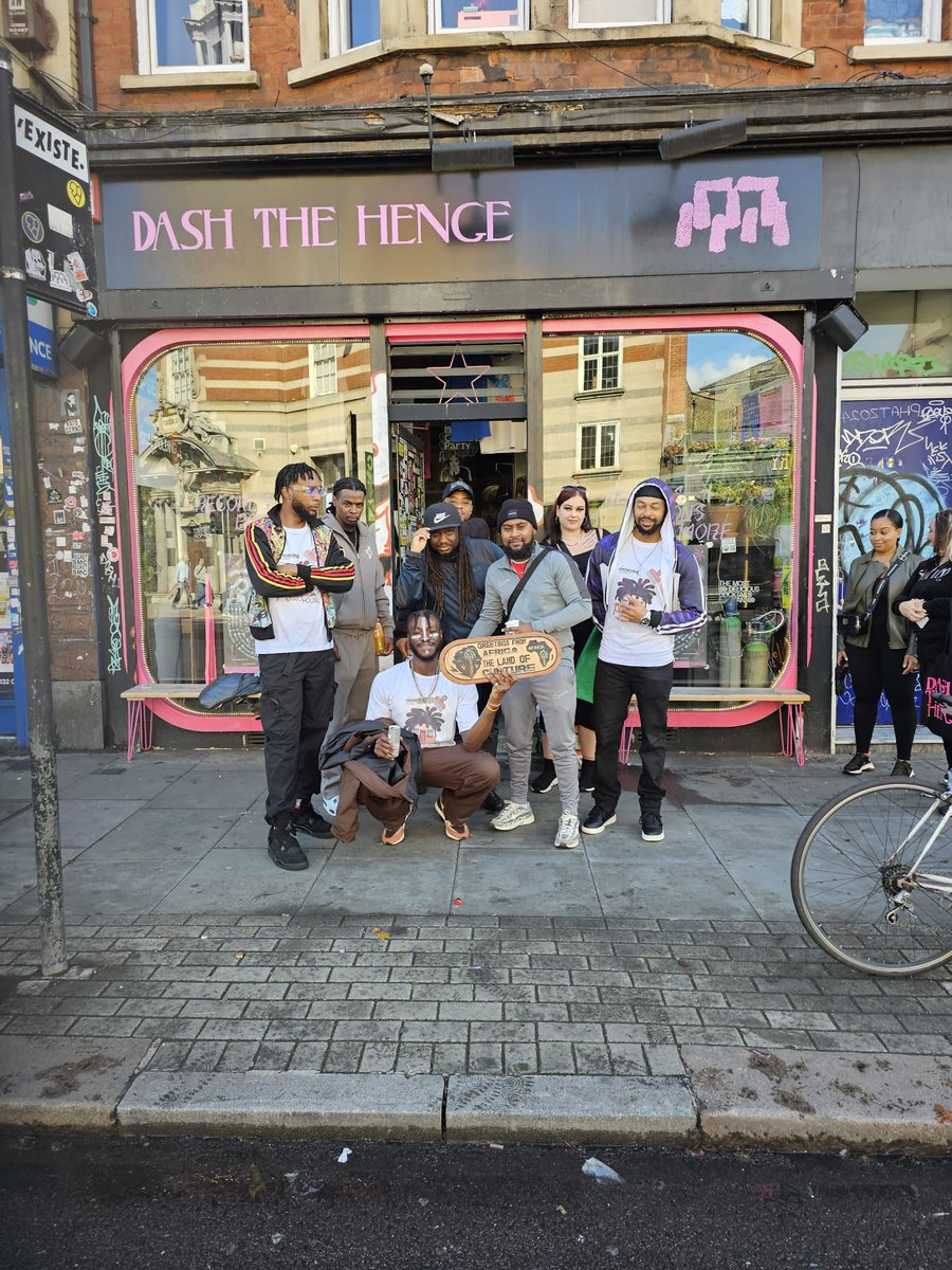 Boysayso__'s tweet image. We gathered again for the best independent music festival in London - South by South South East with live music performances and Djs @DashTheHenge @theolddispensary @thebearcamberwell Big shoutout to everyone that made it 💿

ogogororecords.com

#afrohouseuk 
#music 
#afro