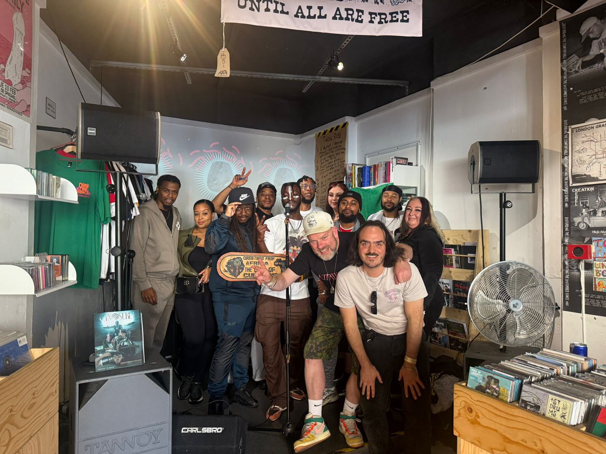 Boysayso__'s tweet image. We gathered again for the best independent music festival in London - South by South South East with live music performances and Djs @DashTheHenge @theolddispensary @thebearcamberwell Big shoutout to everyone that made it 💿

ogogororecords.com

#afrohouseuk 
#music 
#afro