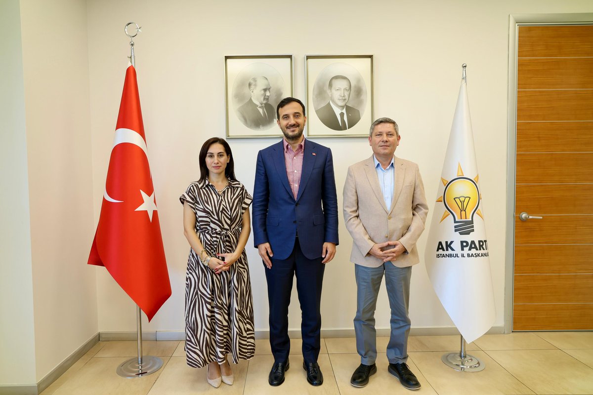 ozlemvgurzel's tweet photo. İlçe Başkanımız Sayın Özkan Ayduğan ile birlikte AK Parti İstanbul İl Başkanımız Sayın Abdullah Özdemir’i ziyaret ettik. Beykoz’la ilgili düşüncelerimizi ve projelerimizi  konuştuk.

İlçemizin bugününe ve geleceğine yönelik değerlendirmeleri ve destekleri için İl Başkanımız Sn. @abdullahozdemir e teşekkür ediyorum.

@akozkanaydugan 
@BeykozAkParti