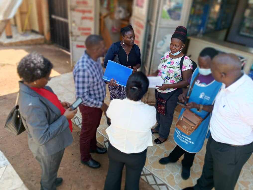 ReimaginingTB's tweet photo. The @KoicaUganda Country Director joined field visits in Kyengera villages to observe how VHTs conduct household visits and assessments, and engaged directly with them on their work. @WalimuNGO @ustpnews @MinofHealthUG https://t.co/rsCXghypRs