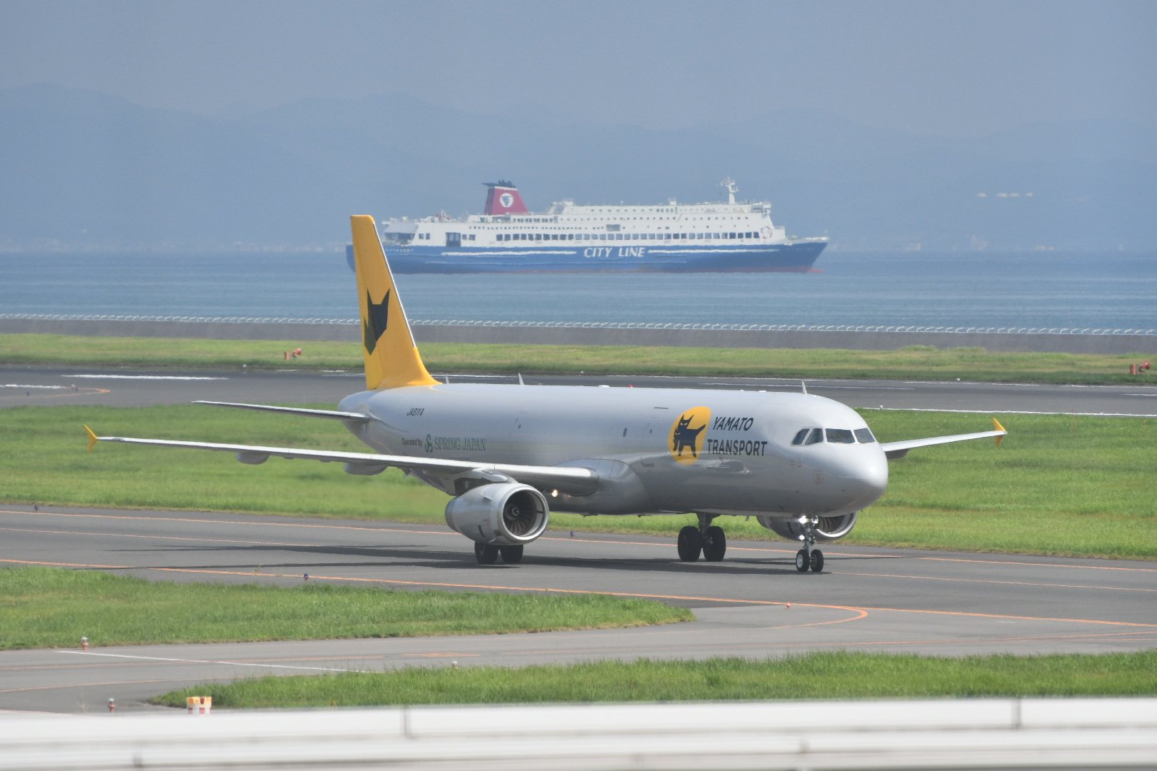 ハ*イ様 Yamato Transport A321P2F JA81YA JA81YA Yamato Transport Airbus A321-231(P2F) Photo by