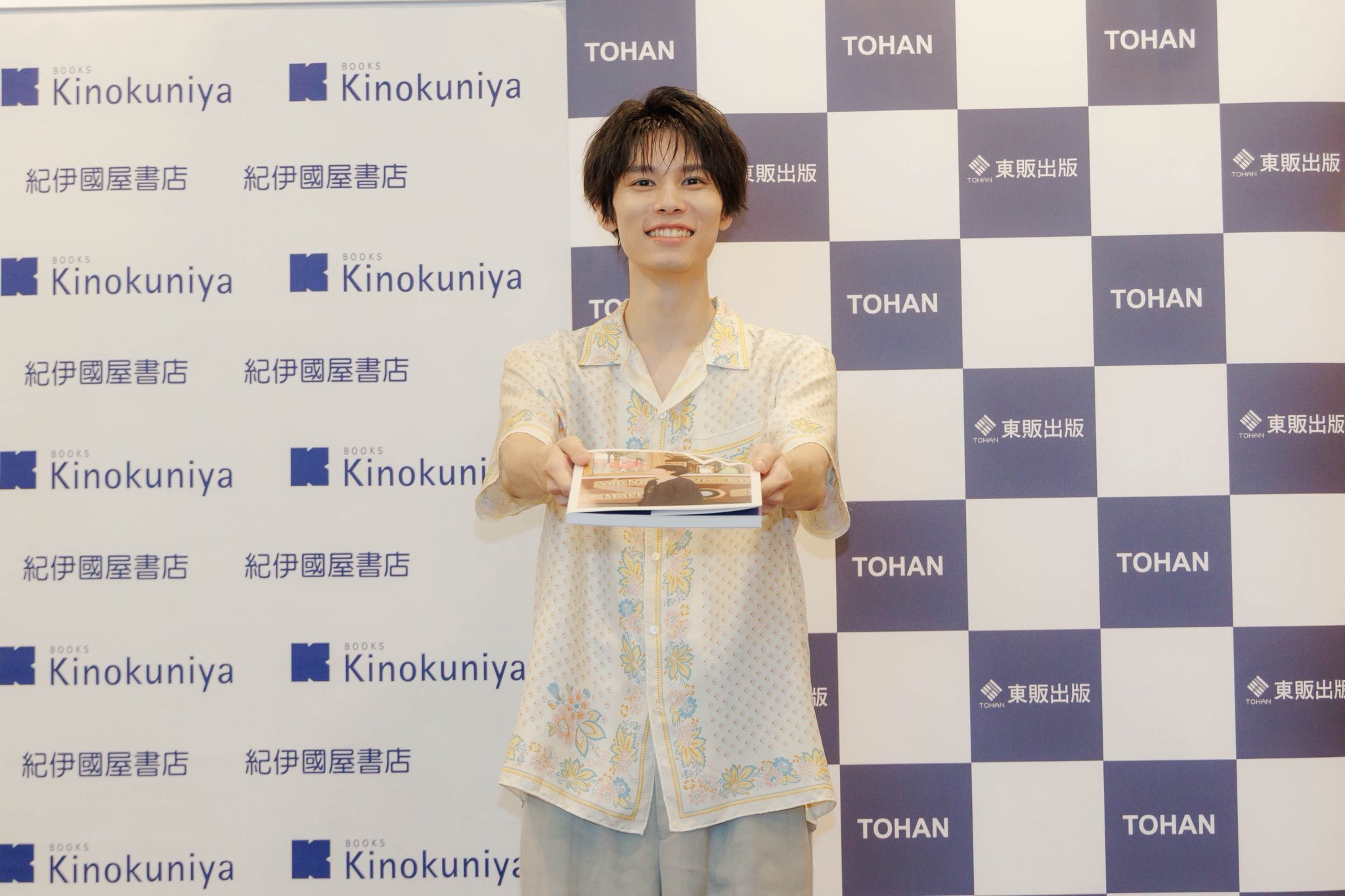萩原利久 2nd写真集＆2025年カレンダー【公式