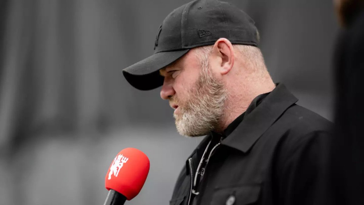 StretfordPaddck's tweet image. 🗣️ Wayne Rooney has called for Ruben Amorim to fix the ‘obvious’ issues in his Manchester United side...

'The problem with this [3-4-3] system is having two in [central] midfield,' he said on the latest episode of The Wayne Rooney Show

'The players have not got the energy and…