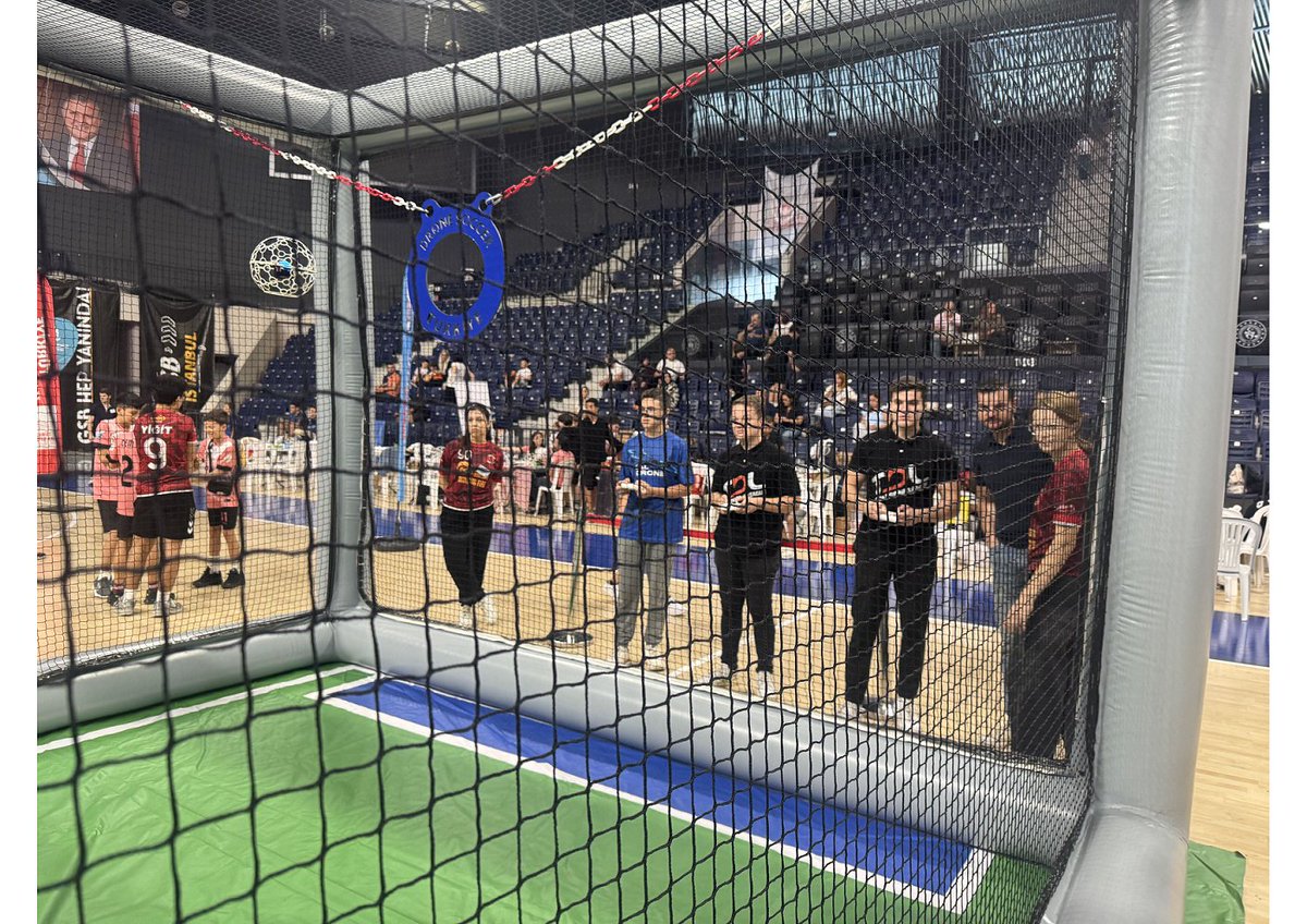 techdroneleague's tweet image. Tech Drone League ve Başakşehir Living Lab pilotları 14 Eylül’de Drone Soccer Türkiye tarafından düzenlenen Dünya Şampiyonası öncesi antrenman ve seçme yarışmalarına Dronemanya etkinliği ile katılım sağladılar. Drone sporunun tüm branşlarına desteğimizi sağlamaya devam edeceğiz.