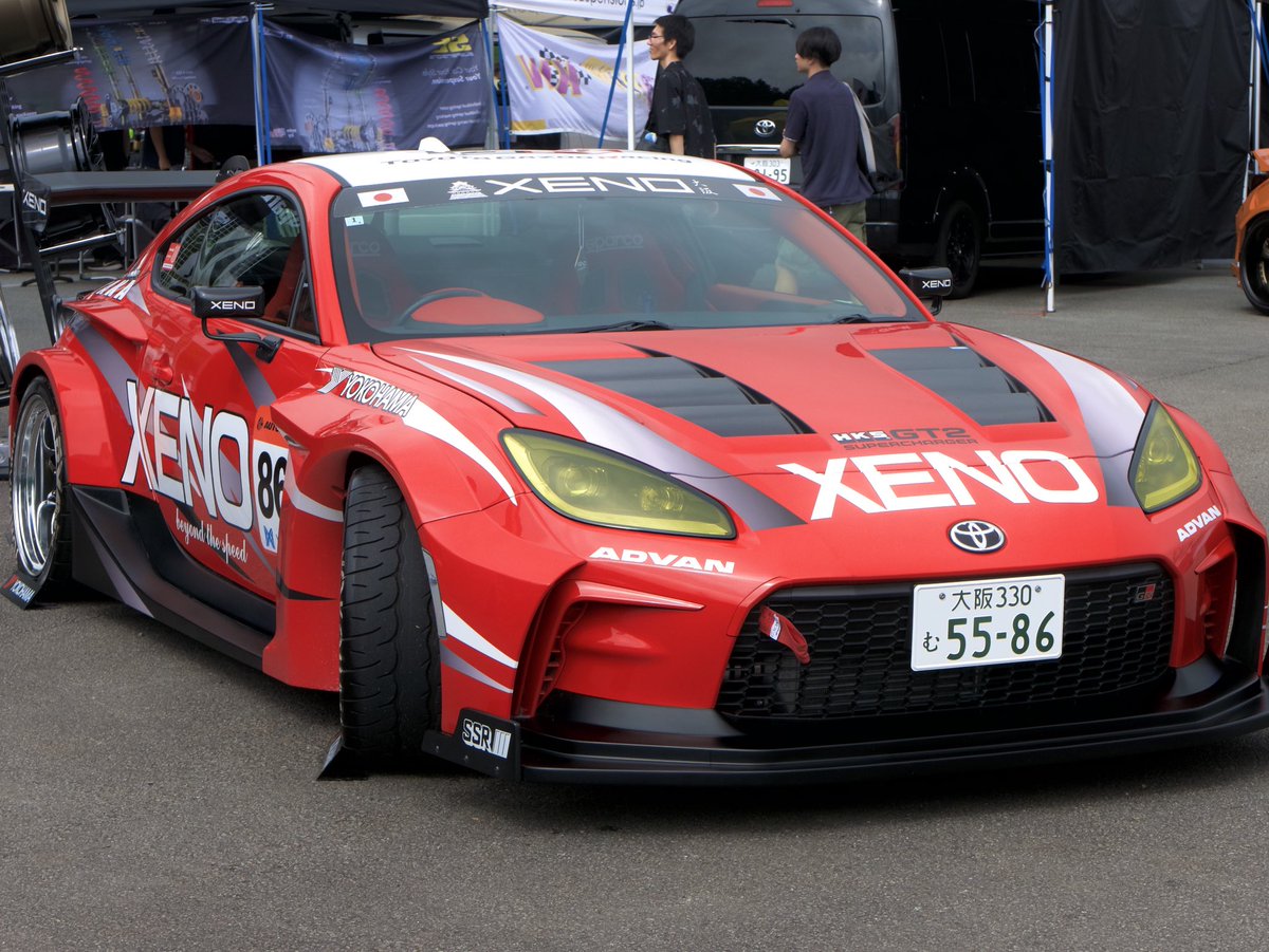 246p2rK's tweet photo. 会社の先輩に撮ってもらった愛車!!
ヤバすぎ!こんなにいい写真初めて!
ブースに置いてた@xeno_brand ワイドもいい感じに撮ってもらった!
あざます!
#8BStyle #頭文字D30thAnniversary #頭文字d30thanniversary2days #XENO #富士スピードウェイ #頭文字D #FSW https://t.co/XEDH9u8jSL