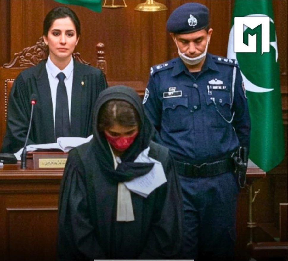 🇵🇰 PAKISTAN : Une femme a été violée, et au lieu d'arrêter le violeur, le conseil de la Charia a décidé que la sœur du violeur devait être violée par le frère de la victime.

L'adolescente innocente a été violée publiquement devant 40 personnes dans une pratique appelée « viol