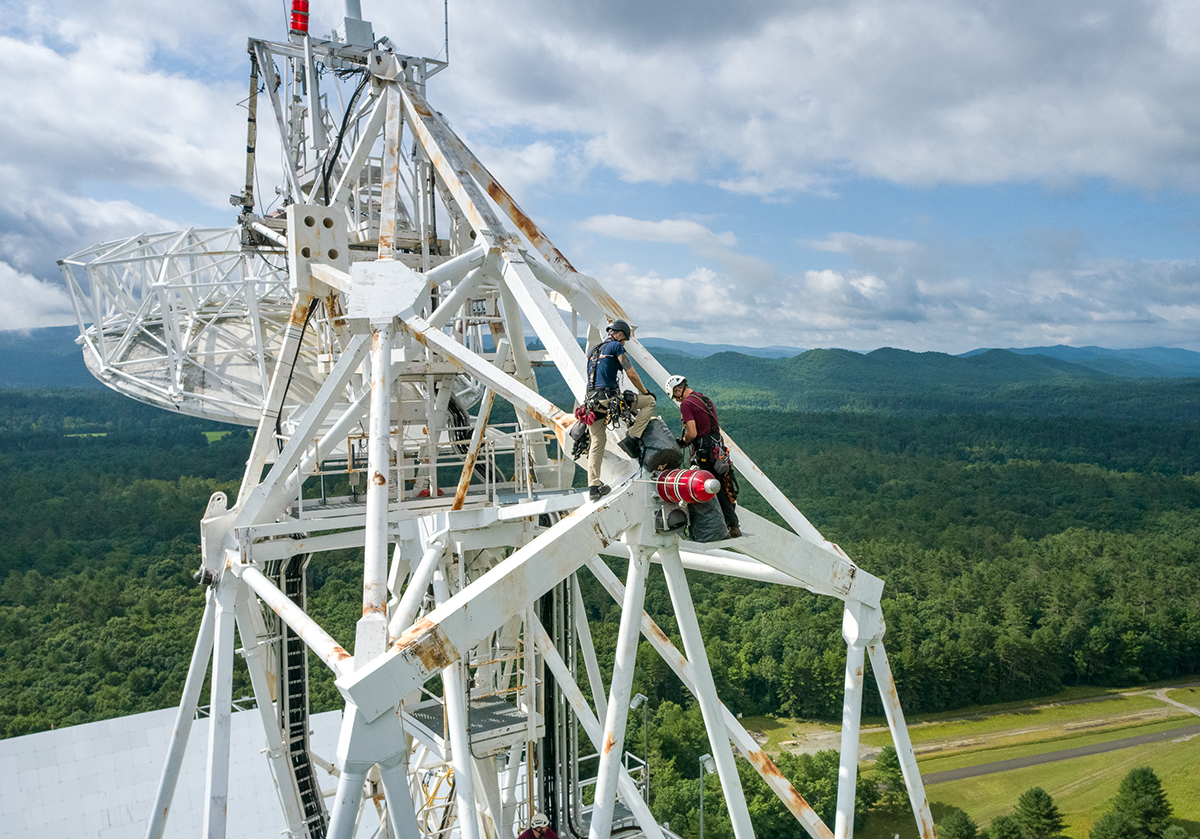 ASCETweets's tweet image. Scaling a 17-million-pound telescope? Just another day at the office for the highly trained @ModjeskiMasters structural engineers and technicians who inspect one of the world’s most remarkable scientific instruments.
Learn about the engineers who preserve the Green Bank…