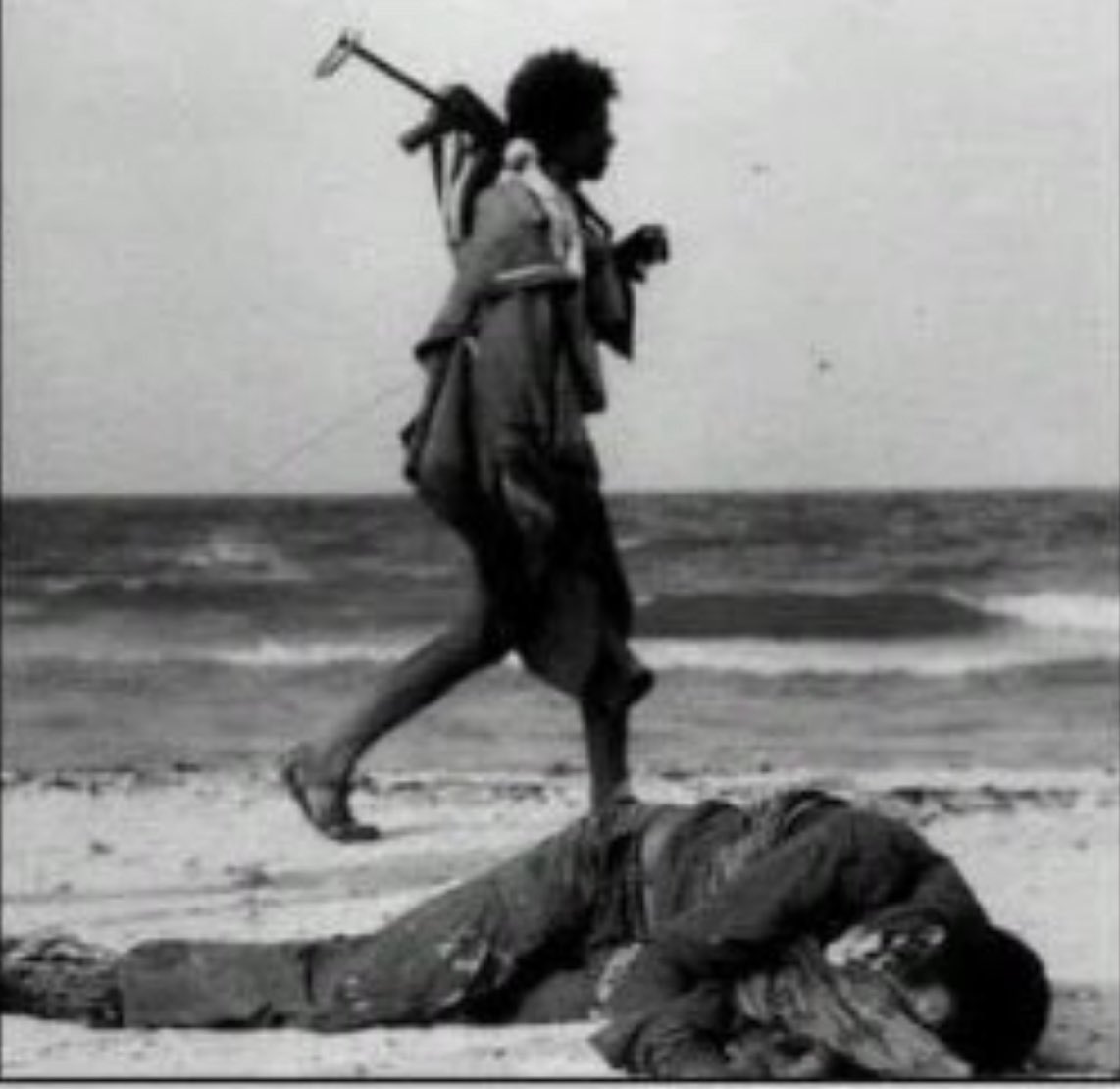 sEDdmEDzeORoEri's tweet photo. የኢትዮጲያ ባህር ሃይል ወጣቶች በሻዕብያ መብረቃዊ ጥቃት የአሳ እራት ሆነው የቀሩ በቀይ ባህር
#ኢትዮጵያ #Ethiopians #Redsea #Assab #Dumera https://t.co/OfgI8MEB5p