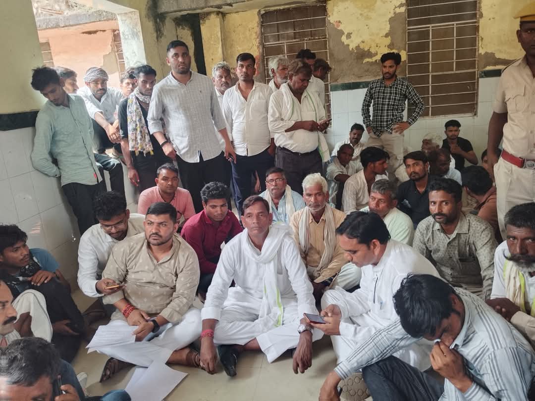 दौसा में (Si भर्ती 2021) में चयनित अभ्यर्थी राजेंद्र सैनी का रेलगाड़ी के आगे आकर सुसाइड करना अत्यंत दु:खद है साथ ही सरकार की नाकामी को दर्शाता हैं मै सरकार से मांग करता हूं सरकार पीड़ित परिवार को कम से कम 1करोड़ का मुआवजा व सरकारी नौकरी दे।
<a href="/BhajanlalBjp/">Bhajanlal Sharma</a> <a href="/AvinashGehlot_/">Avinash Gehlot</a>