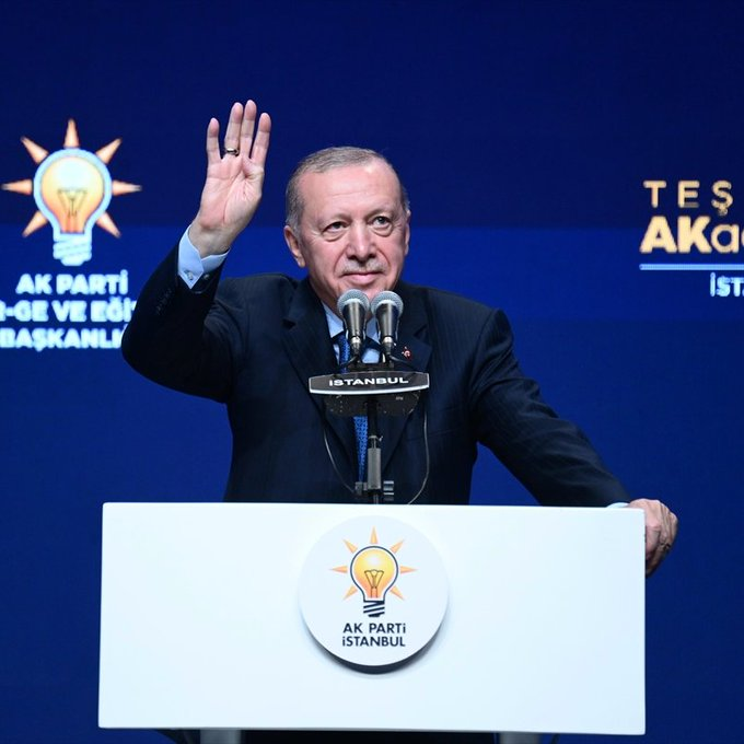 zekibahce's tweet photo. Cumhurbaşkanı Erdoğan: 

"CHP'ye gidenler, iyi niyetlerle gittiler ama gördüler ki orada rüşvet var, yolsuzluk var.  

'Biz yanlış adrese gelmişiz' dediler ve kopma kararı aldılar." https://t.co/Zgxu0ZA5Fw