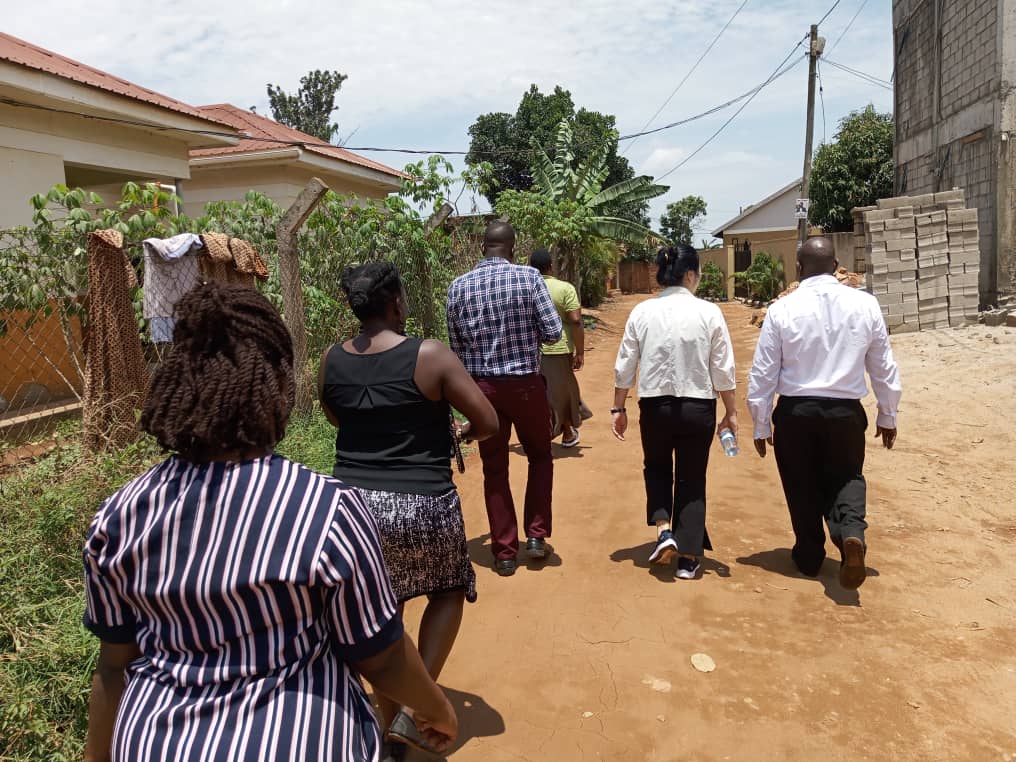 ReimaginingTB's tweet photo. The @KoicaUganda Country Director visited Kasangati HC IV, a control site, where she joined the @WalimuNGO team for a field visit and reviewed the paper-based data collection process. @MinofHealthUG @ustpnews https://t.co/AEa6oFlyyP