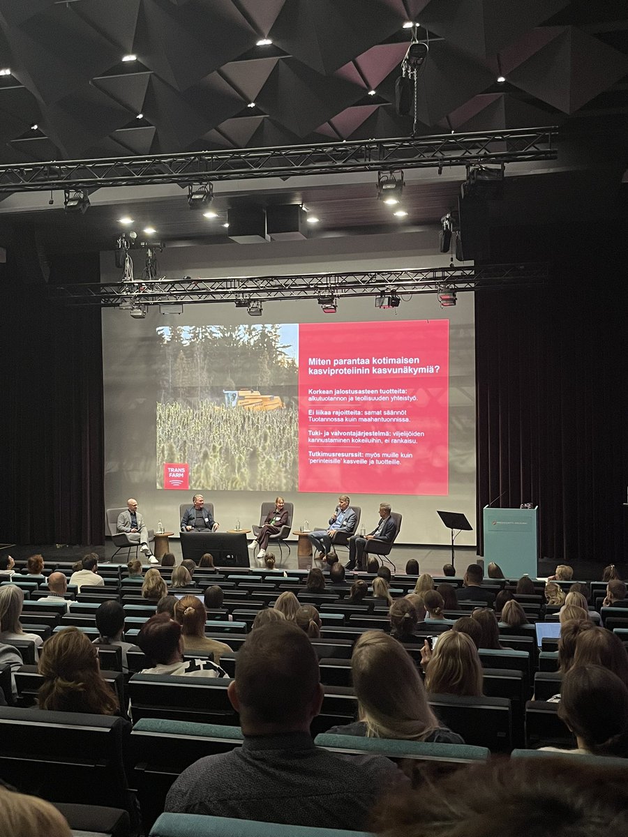 MariRaininko's tweet photo. Miten parantaa kotimaisen kasviproteiinin kasvunäkymiä pohtii @j_leppala #TransFarm #KasviproteiinitKasvuun https://t.co/EWGp7NPPRf