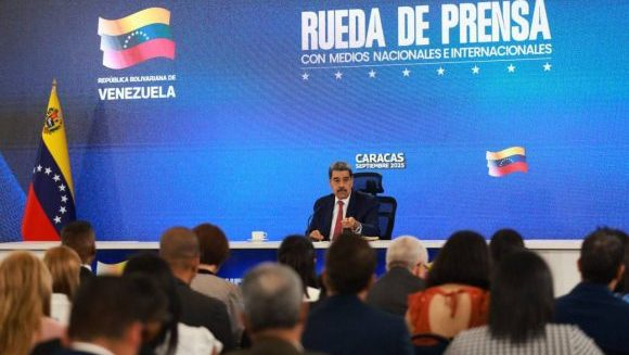 El presidente de #Venezuela, Nicolás Maduro, rechazó que  algunos medios internacionales describan como “tensión” el aumento de  las hostilidades de EE.UU en el Caribe durante las  últimas semanas. “No es una tensión, es una agresión en toda la  línea”, explicó el mandatario.