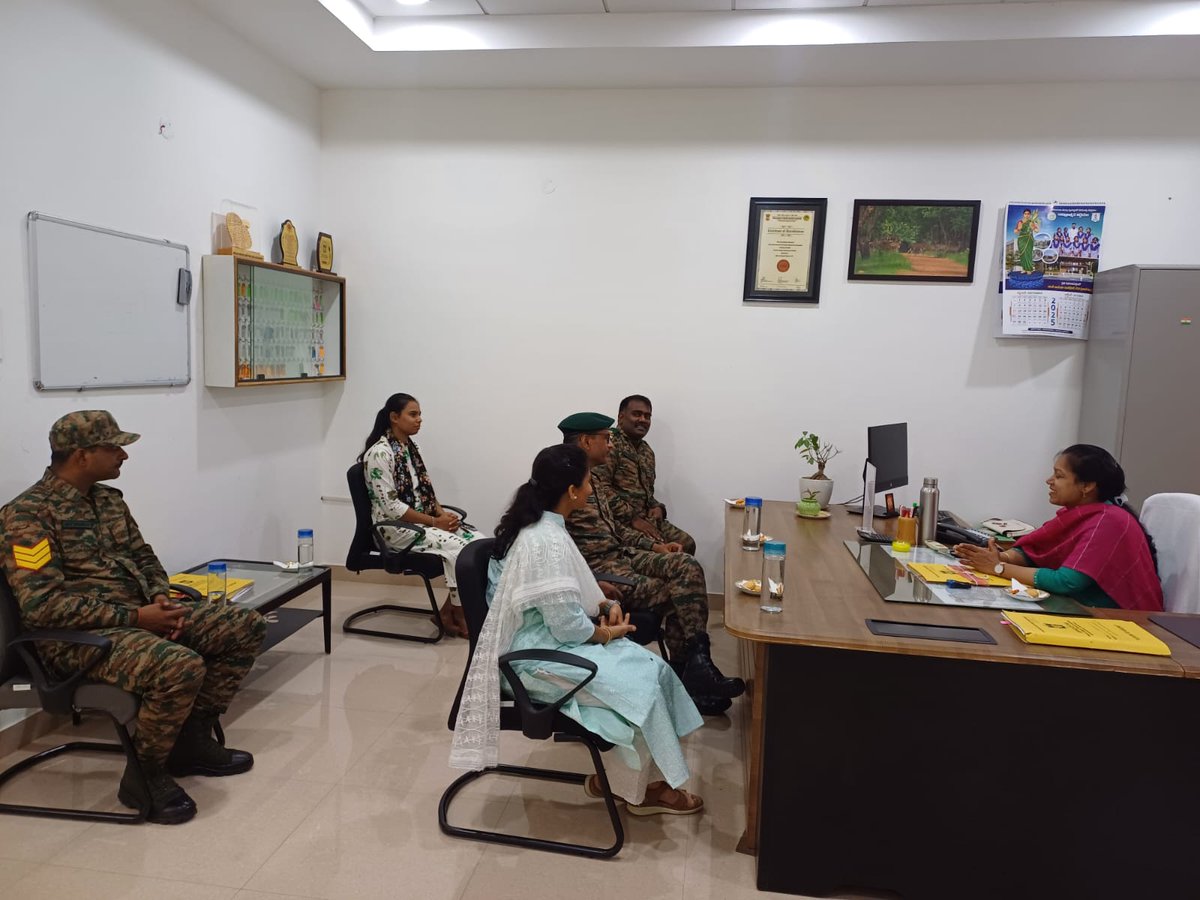 FCRIHyderabad's tweet photo. Honored to host the visit of the NCC Commanding Officer (CO), 5 Telangana Battalion, Hyderabad Group, at FCRI. A proud moment of interaction and inspiration for our students.
#FCRI #NCC #DisciplineAndService https://t.co/B0hghWo31u