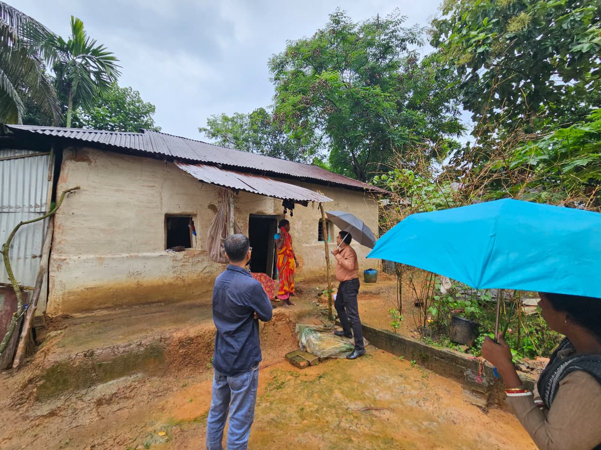 dm_sepahijala's tweet photo. A field visit was carried out by BDO Bishalgarh RD Block to review the progress of the PMAY-G housing scheme in Harishnagar GP. Various ongoing house constructions was inspected and met with the beneficiaries of identified sites where work is yet to start.
@tripura_cmo https://t.co/6YTzGYRw0f
