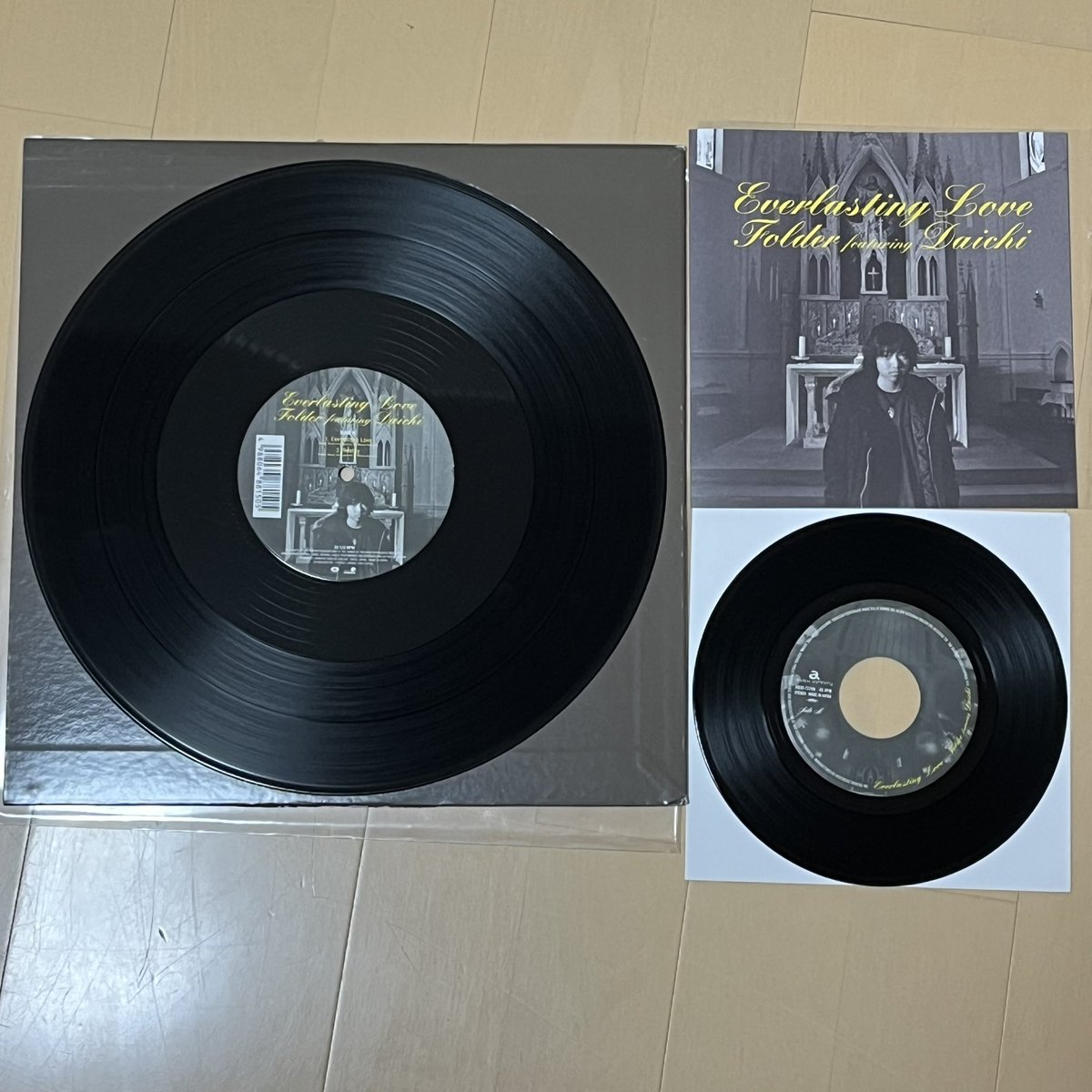 manaisland1's tweet image. エバラスの7inch初回盤届いたー🥰
12inch持ってたんだけど
真ん中にジャケ写があって
裏表同じ写真だったから
初回盤の裏ってこんな写真
だったんだねー💕

そういえばCD持って無かった！

#Folder
#EverlastingLove
#三浦大地
#三浦大知