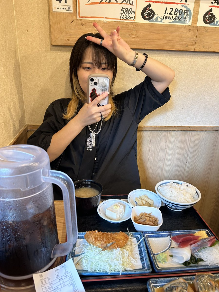 daisuke_fit_'s tweet photo. なるさん（@naru_mind ）とランチ→作業会してきたー！！色々話せて楽しかった！！

初めて会ってから1年しか経ってないのにビビった。お互い変わりすぎや…

トレンドは自己一致！らしく頑張ってこう💪 https://t.co/APIGJRlOOM