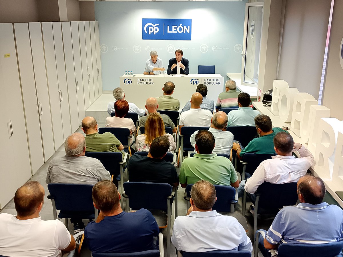 PPopular_Leon's tweet image. La dirección provincial del PP de León destaca las reformas legales de la #JCyL para que los ayuntamientos ejecuten anillos de seguridad contra incendios, incluso en fincas privadas. 

Un firme compromiso para proteger los pueblos, apoyar a los afectados y reforzar la seguridad.