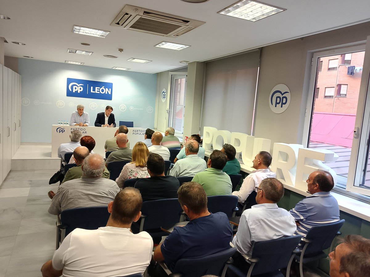PPopular_Leon's tweet image. La dirección provincial del PP de León destaca las reformas legales de la #JCyL para que los ayuntamientos ejecuten anillos de seguridad contra incendios, incluso en fincas privadas. 

Un firme compromiso para proteger los pueblos, apoyar a los afectados y reforzar la seguridad.