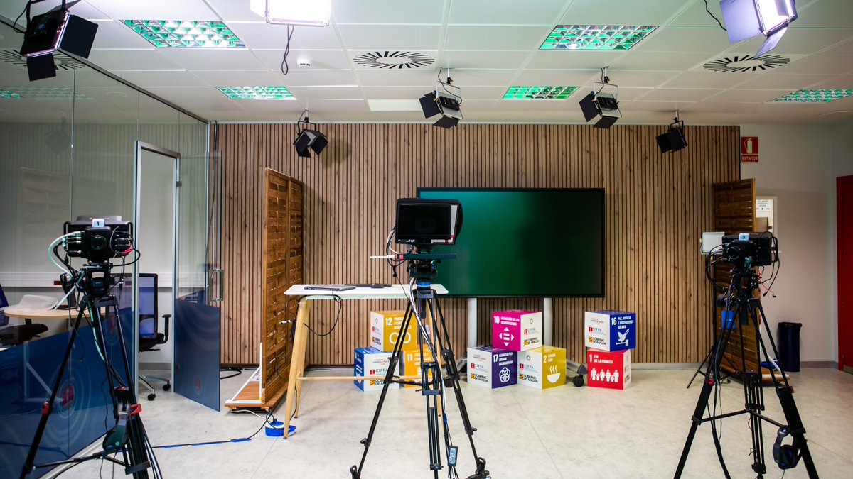 Boletín informativo del 17/09/2025

- Convocatoria Planes Formación Centros 25-26
- Oferta formativa módulos nueva ley FP
- Seminario Coordinadores Erasmus+ 25-26
- EuroSkills 2025: Alex Caro <a href="/iesvp/">IES Virgen del Pilar de Zaragoza</a> Bronce
- Foro Divulgación: admitimos propuestas

mailchi.mp/cifpa/hwhjjoey…