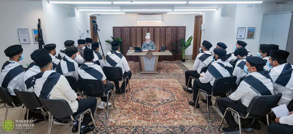 Head Of Ahmadiyya Muslim Community, Hazrat Mirza Masroor Ahmad, Guides Young American Muslims From The Midwest Region

🔗 pressahmadiyya.com/press-releases…