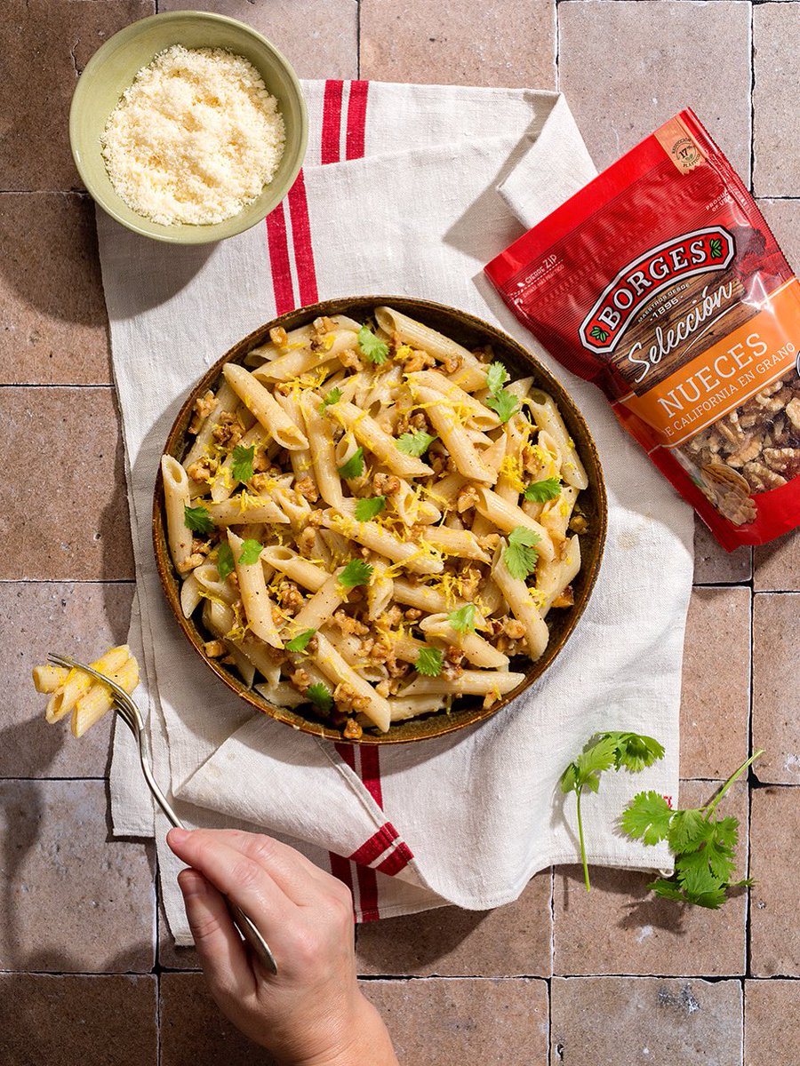 💥 PASTA CON NUECES CRUJIENTES 💥

Dale un giro a tus platos de pasta con esta receta vegetariana y llena de sabor. 

El secreto está en el toque crunchy de nuestras nueces 😉

Receta aquí 👉🏼 borges.es/recetas/pasta-…