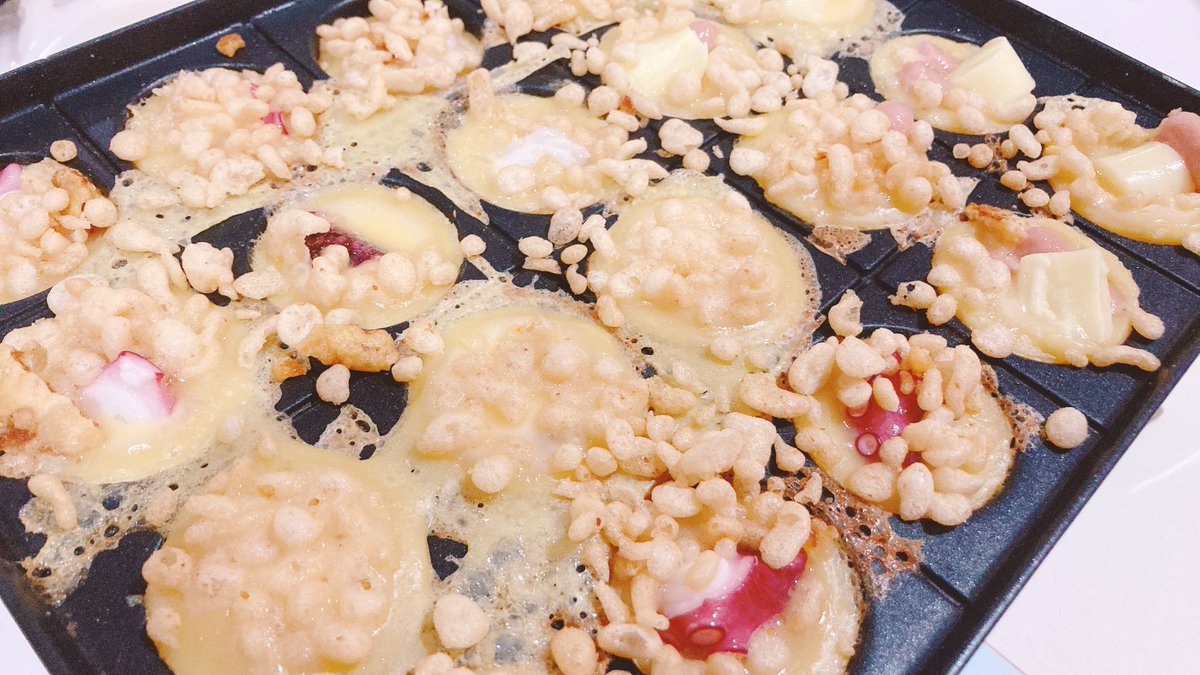 こんにちは、東京🗼
急遽お誘い頂きご飯を食べに来ました🐙

おみやげはラフランスです🍐