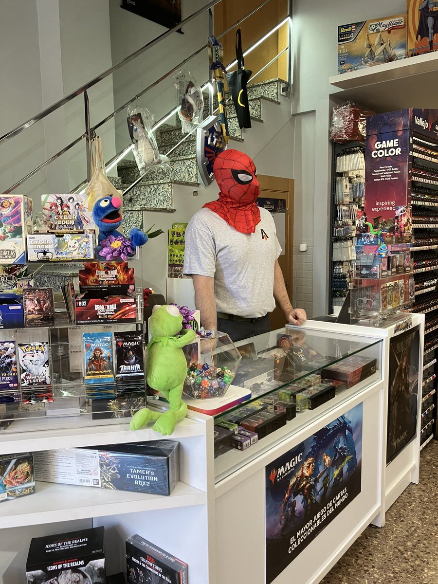 Hoy Juan está raro 😐 
#MTGxSpiderMan