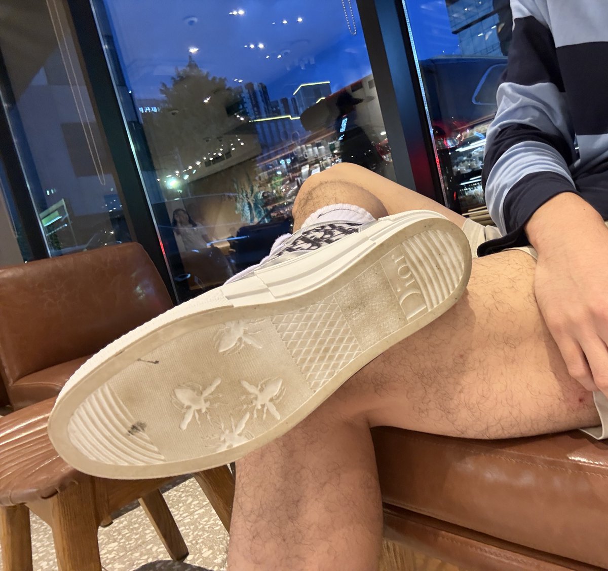 신발 밑바닥 구석구석 핥을 새끼

#게이 #남자발 #게이발 #풋돔 #발냄새 #상납 #호구 #멜돔 #핀돔