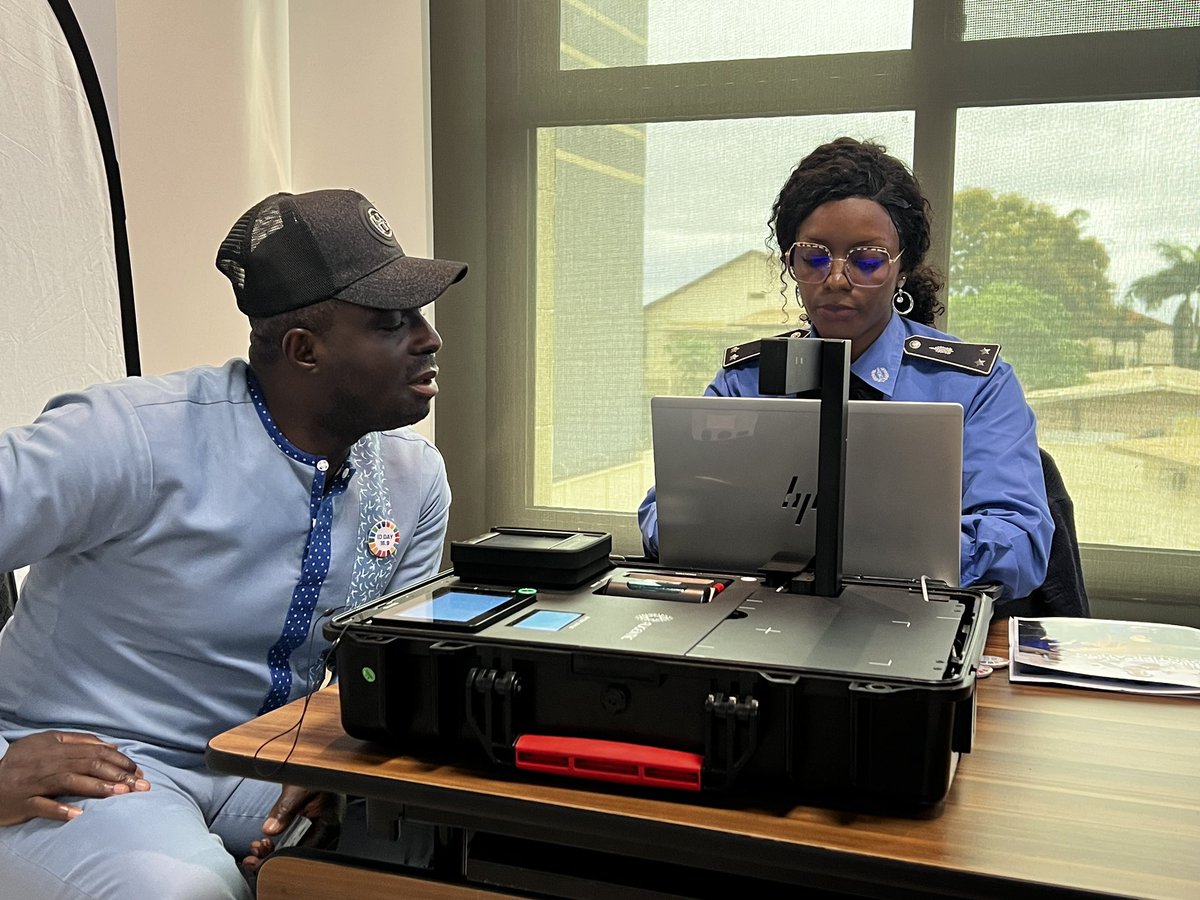 IMaliago's tweet photo. 📌 Venez vous faire enrôler sans tracasseries à l’occasion de la Journée de l’Identité.

L’événement se tient en ce moment au Starland Hôtel de Yaoundé, jusqu’à 13h30.

Thème : « Mon identité, mon parapluie »

#identityday #Cameroun https://t.co/rRRljdG8zp