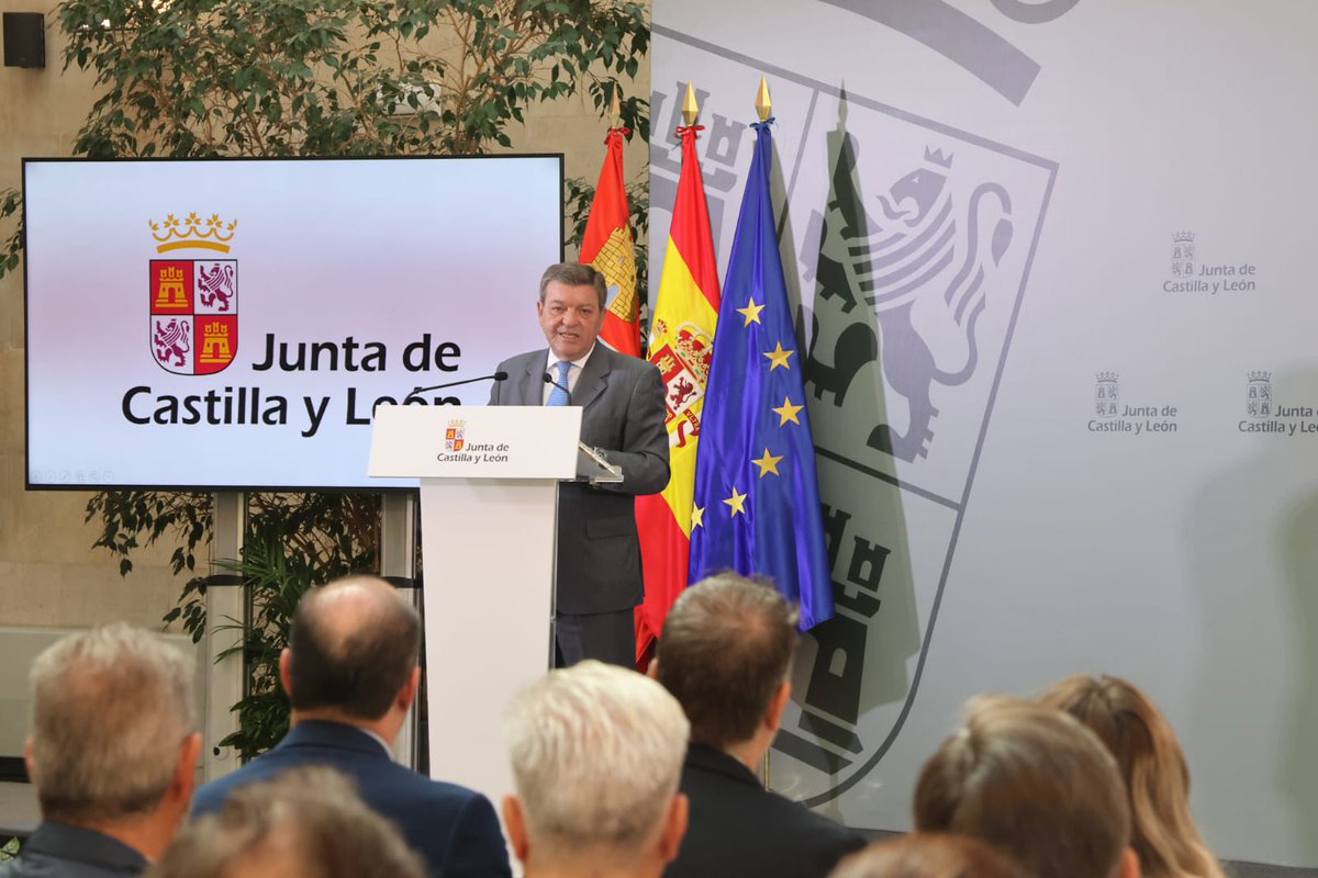 Luis Miguel González Gago (@luismiggago) on Twitter photo La <a href="/jcyl/">Junta de Castilla y León</a> reconoce con el Sello #CastillayLeón Solidaria a 13 ayuntamientos, empresas y ONGs que simbolizan la solidaridad propia de esta Comunidad. El Gobierno Autonómico colabora con todos ellos para mejorar la vida de las personas en los países más vulnerables del mundo. La <a href="/jcyl/">Junta de Castilla y León</a> reconoce con el Sello #CastillayLeón Solidaria a 13 ayuntamientos, empresas y ONGs que simbolizan la solidaridad propia de esta Comunidad. El Gobierno Autonómico colabora con todos ellos para mejorar la vida de las personas en los países más vulnerables del mundo.