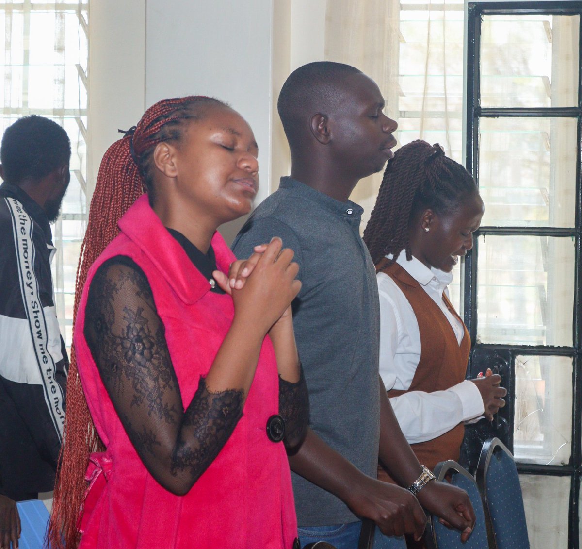 sonsofglory_ke's tweet photo. 🎶To receive the kind of love that You give🎶
But I'm grateful for Your mercy
And I'm grateful for Your grace👑
And because of how You've poured out yourself
I have come to sing this song out in praise🥳
Imela, Imela🎶
Okaka, Onyekeruwa (Onyekeruwa)
Imela, Imela🎶
#whoisJesus https://t.co/QBpwbp3wTc