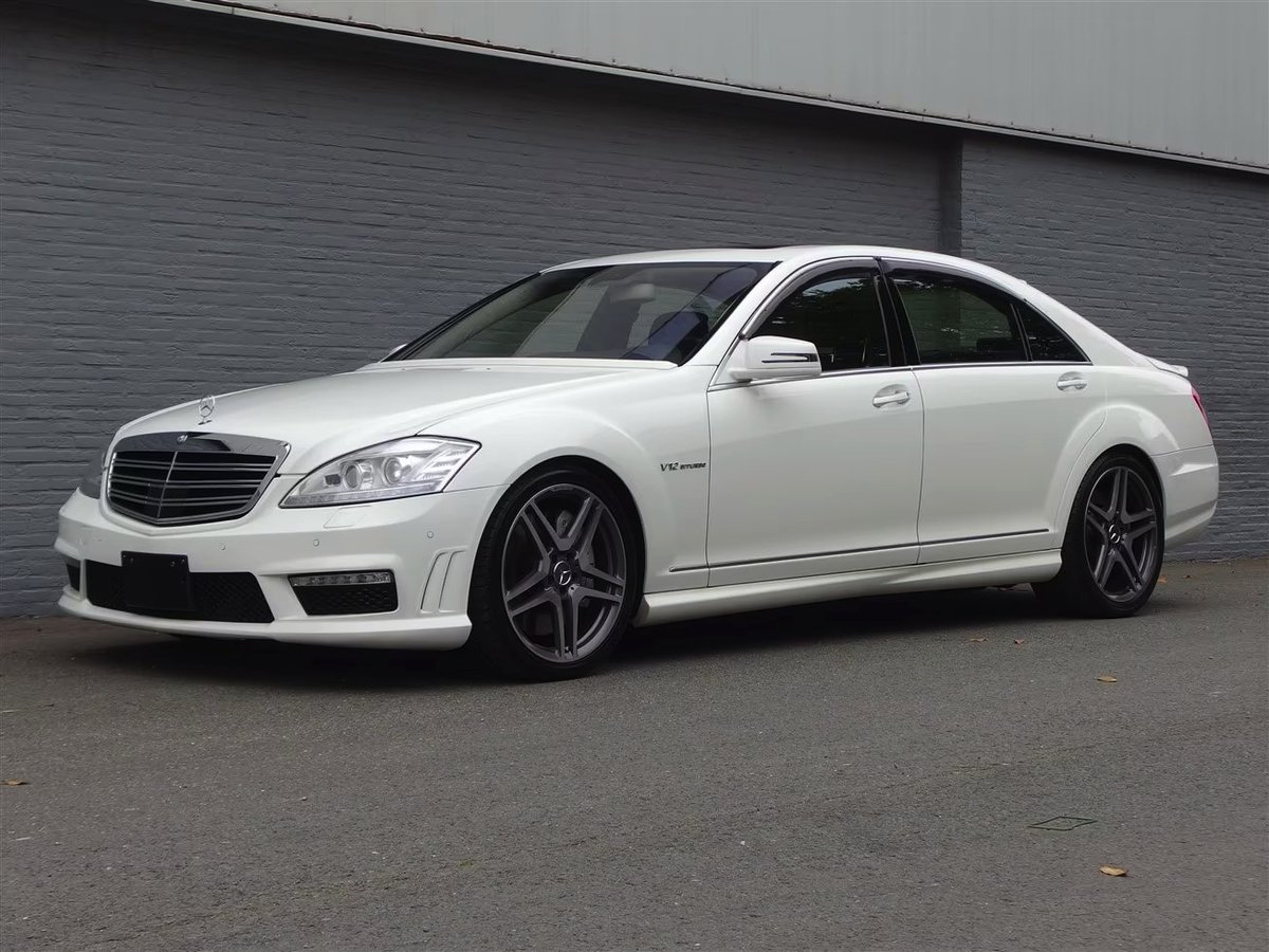 Earlsimxx's tweet photo. W221 was a very stylish S-Class: Shown here it its peak form, the S65 AMG Long with 630hp and 1,000nm torque. https://t.co/BrPo7EWXoL